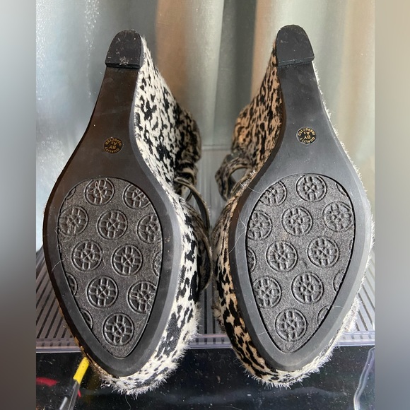 NWOT-Fun Shoes! wedge sandles, 6.5 Blk & White fur-cow print -Never Worn - Picture 6 of 10
